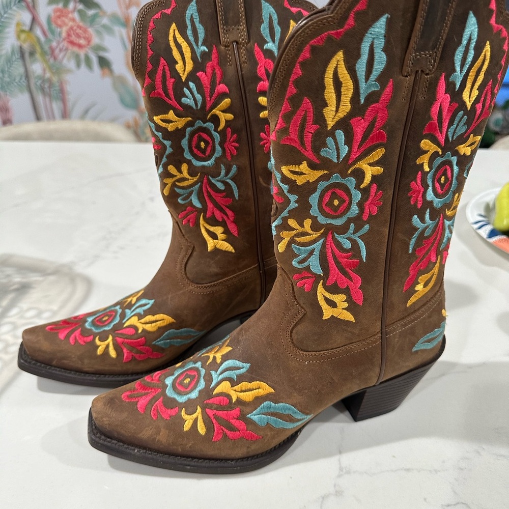 Ariat cowboy boots size 7
